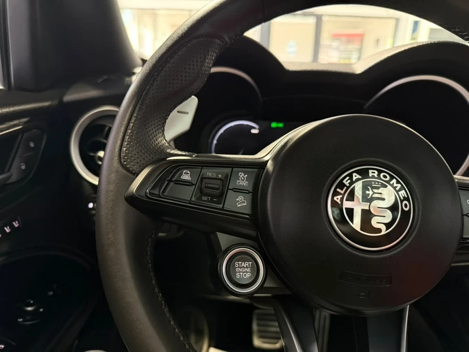 2024 Alfa Romeo Stelvio - Image 14 of 31