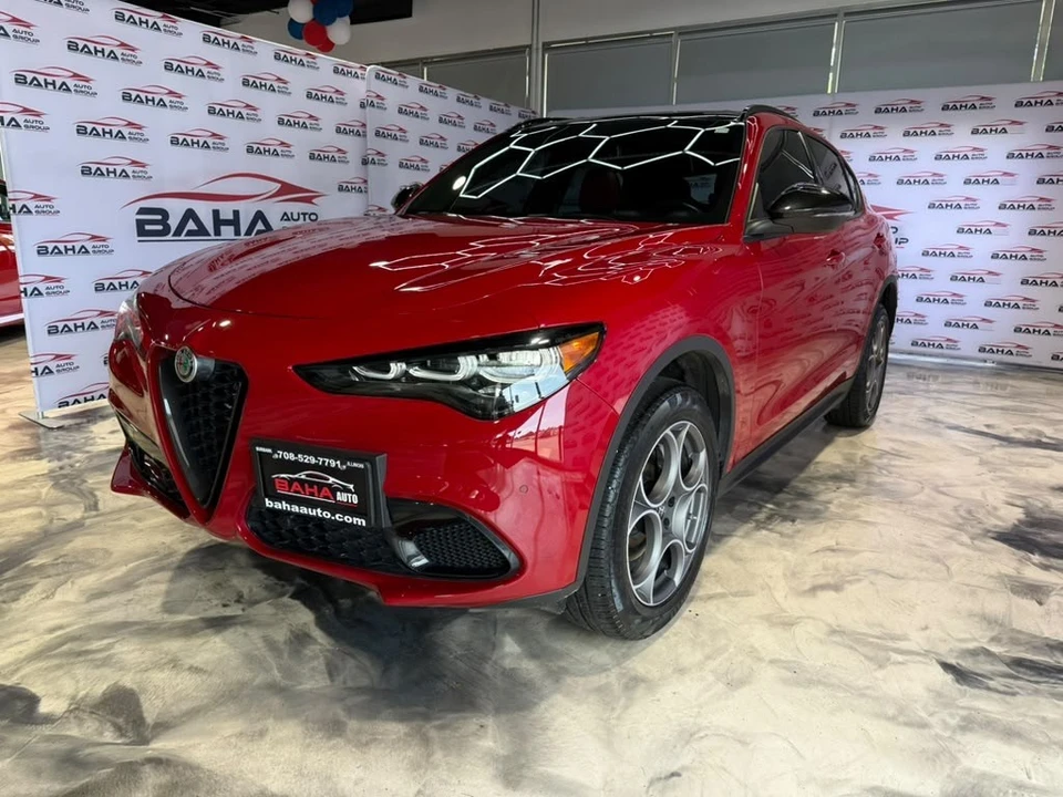 2024 Alfa Romeo Stelvio - Image 2 of 31
