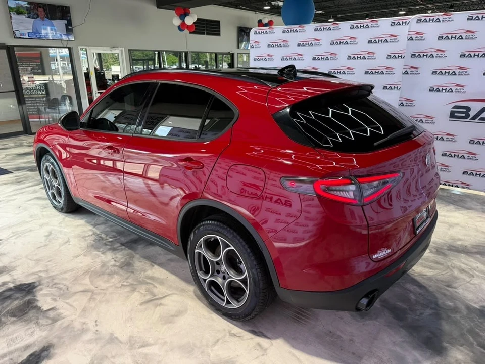 2024 Alfa Romeo Stelvio - Image 11 of 31