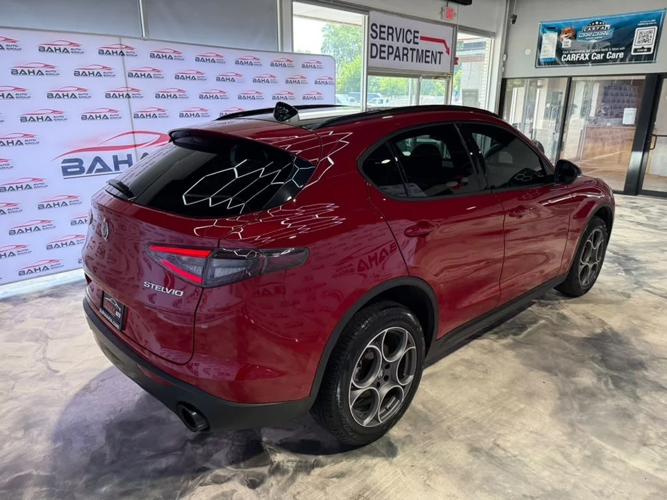 2024 Alfa Romeo Stelvio - Image 8 of 31