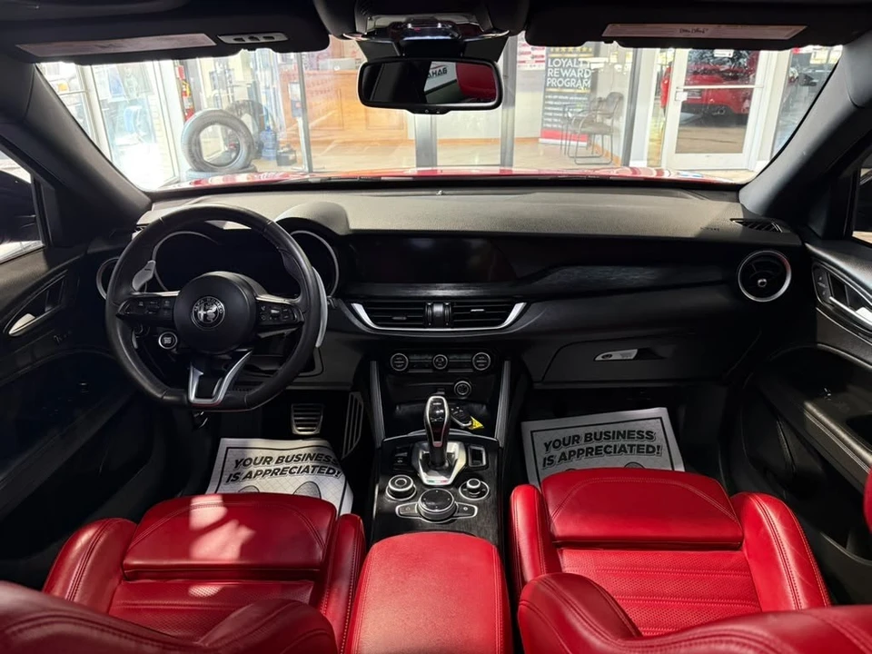 2024 Alfa Romeo Stelvio - Image 25 of 31