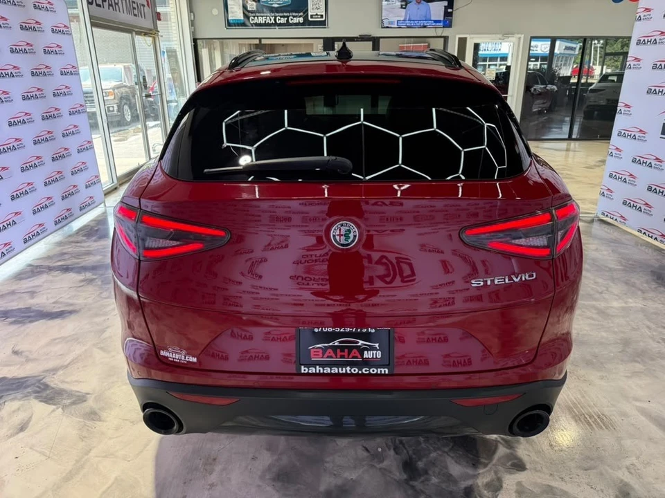 2024 Alfa Romeo Stelvio - Image 10 of 31
