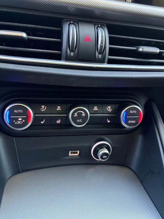 2024 Alfa Romeo Stelvio - Image 15 of 20