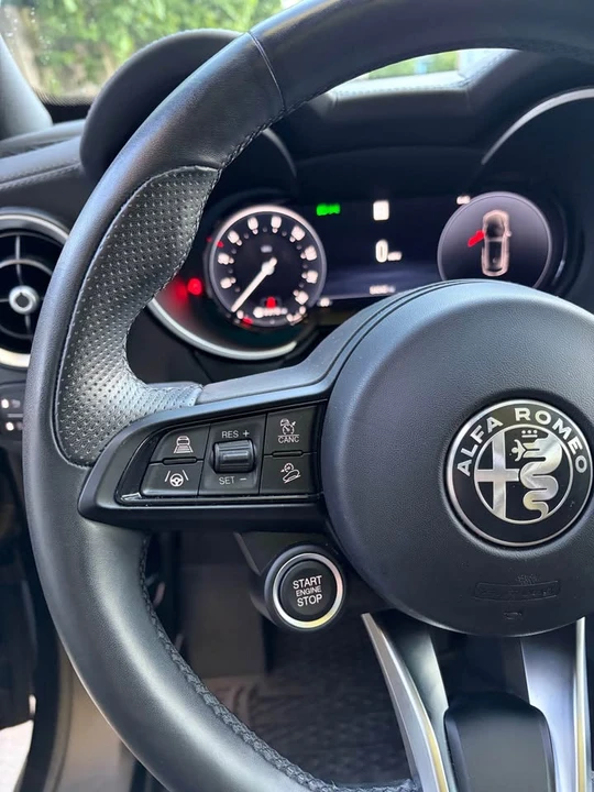 2024 Alfa Romeo Stelvio - Image 13 of 20