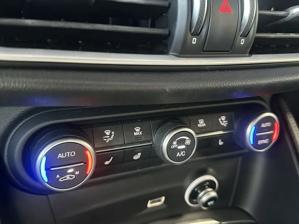 2024 Alfa Romeo Stelvio - Image 16 of 20