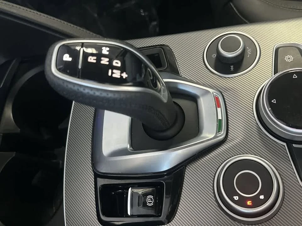 2024 Alfa Romeo Stelvio - Image 17 of 20