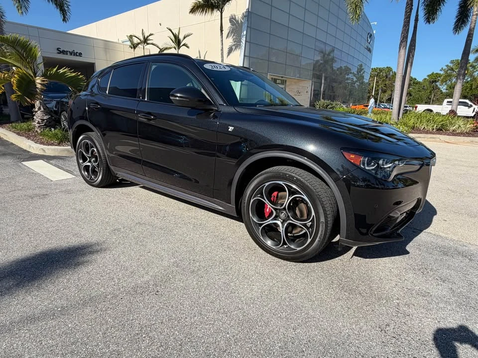 2024 Alfa Romeo Stelvio - Image 2 of 12