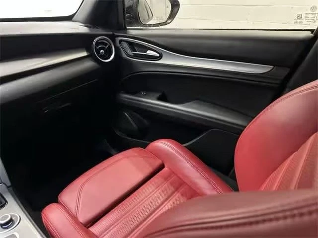 2024 Alfa Romeo Stelvio - Image 15 of 15