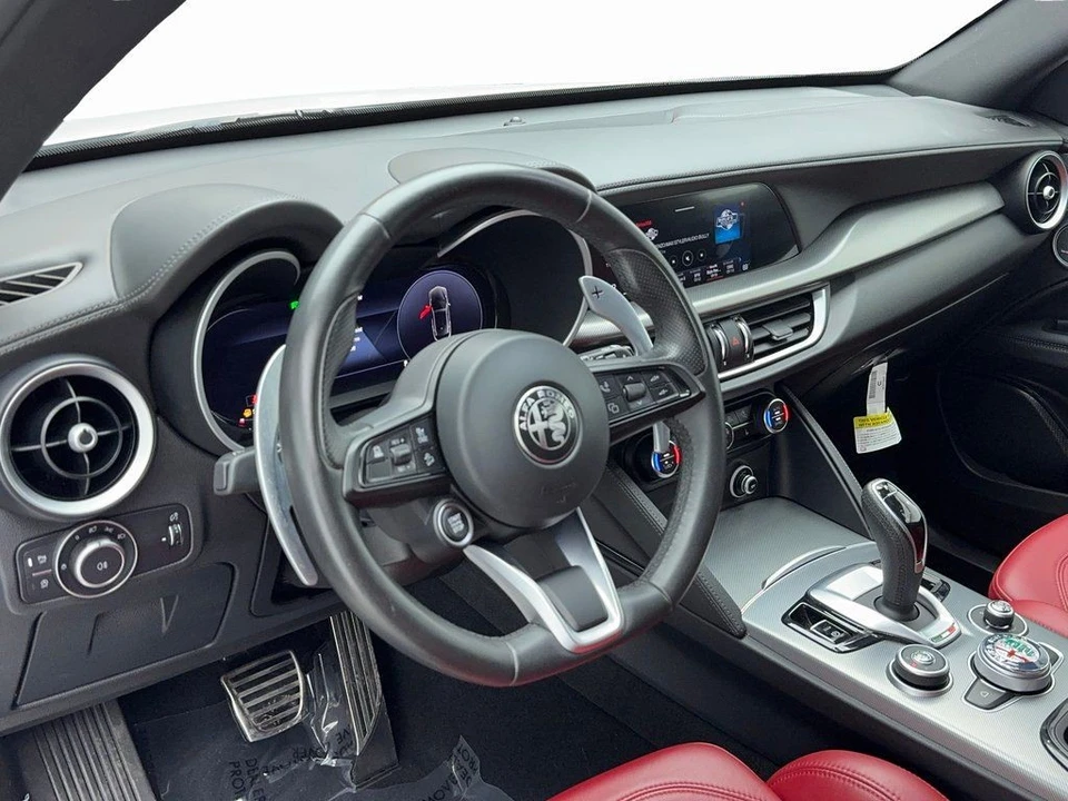 2024 Alfa Romeo Stelvio - Image 13 of 21