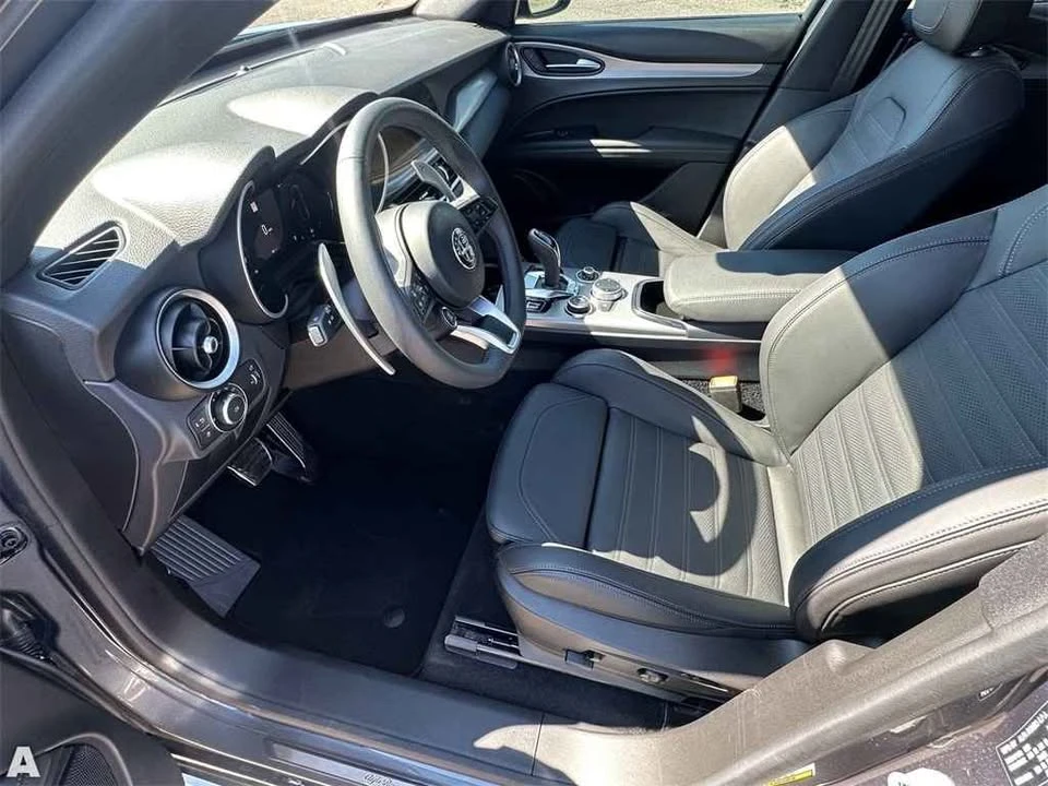 2024 Alfa Romeo Stelvio - Image 16 of 19