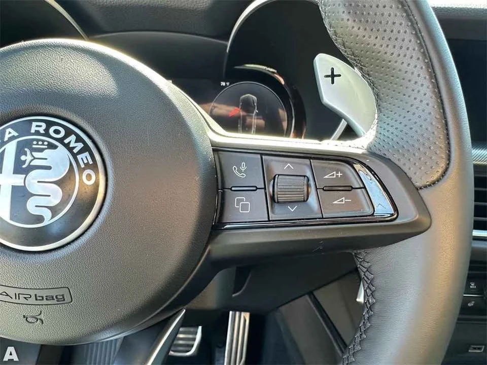 2024 Alfa Romeo Stelvio - Image 18 of 19