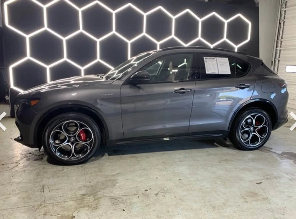 2024 Alfa Romeo Stelvio - Image 2 of 20