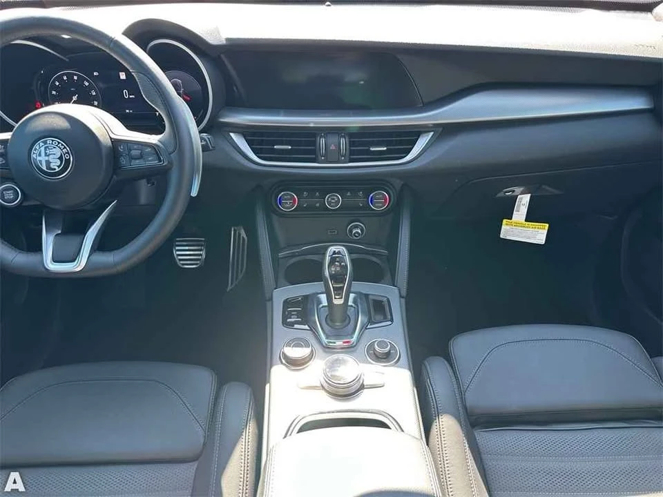 2024 Alfa Romeo Stelvio - Image 15 of 19