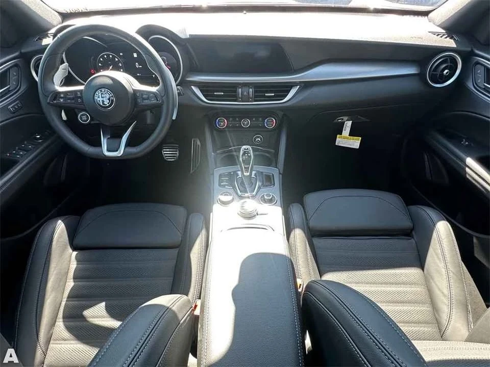 2024 Alfa Romeo Stelvio - Image 13 of 19