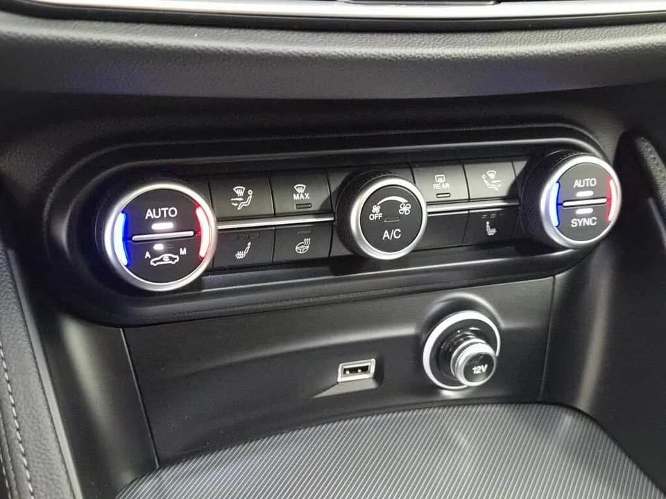 2024 Alfa Romeo Stelvio - Image 15 of 19