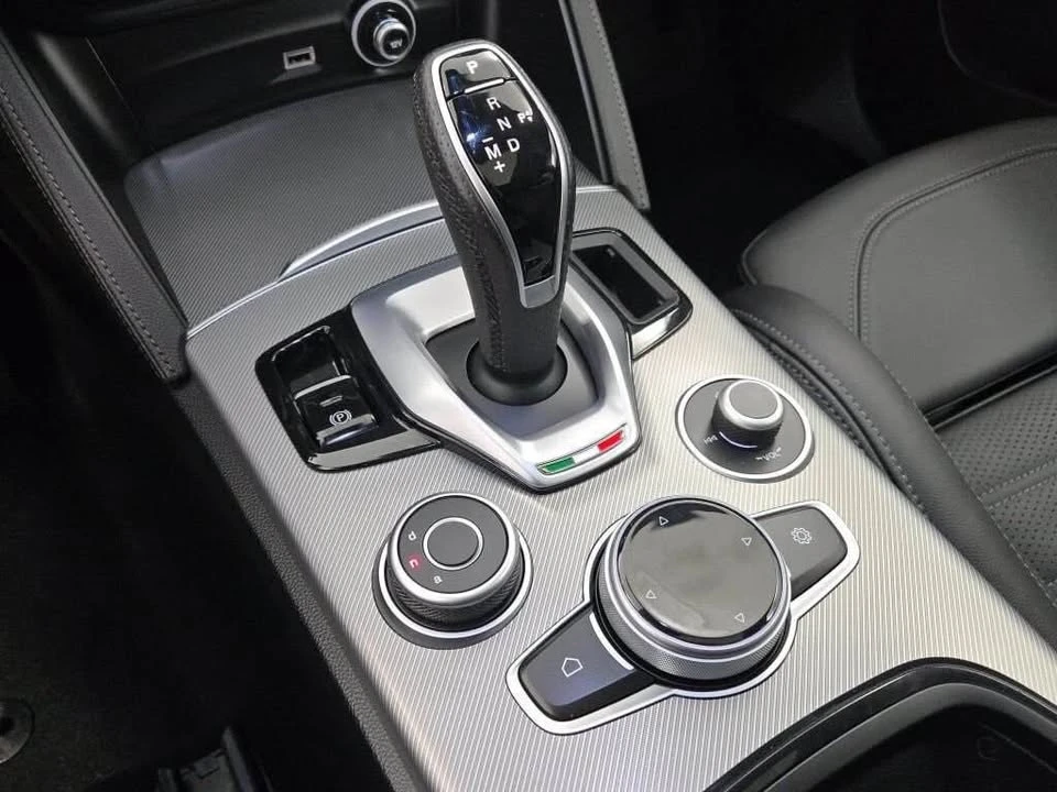 2024 Alfa Romeo Stelvio - Image 14 of 19