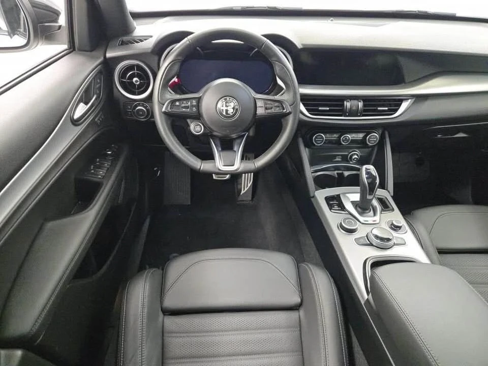 2024 Alfa Romeo Stelvio - Image 13 of 19