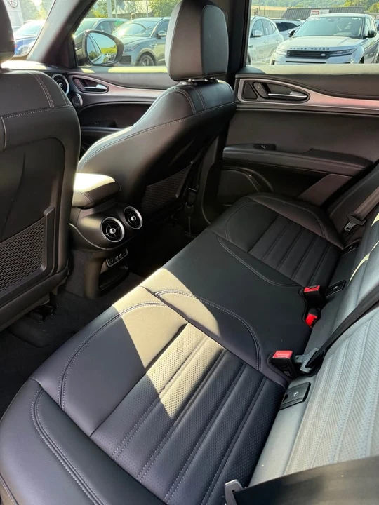 2024 Alfa Romeo Stelvio - Image 10 of 11