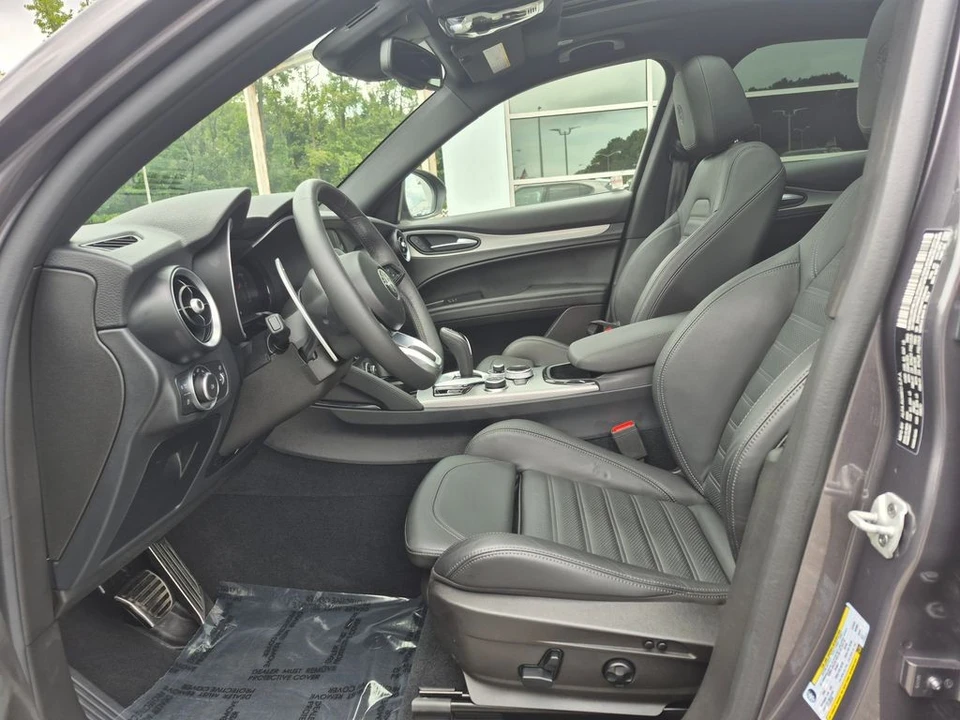 2024 Alfa Romeo Stelvio - Image 2 of 12