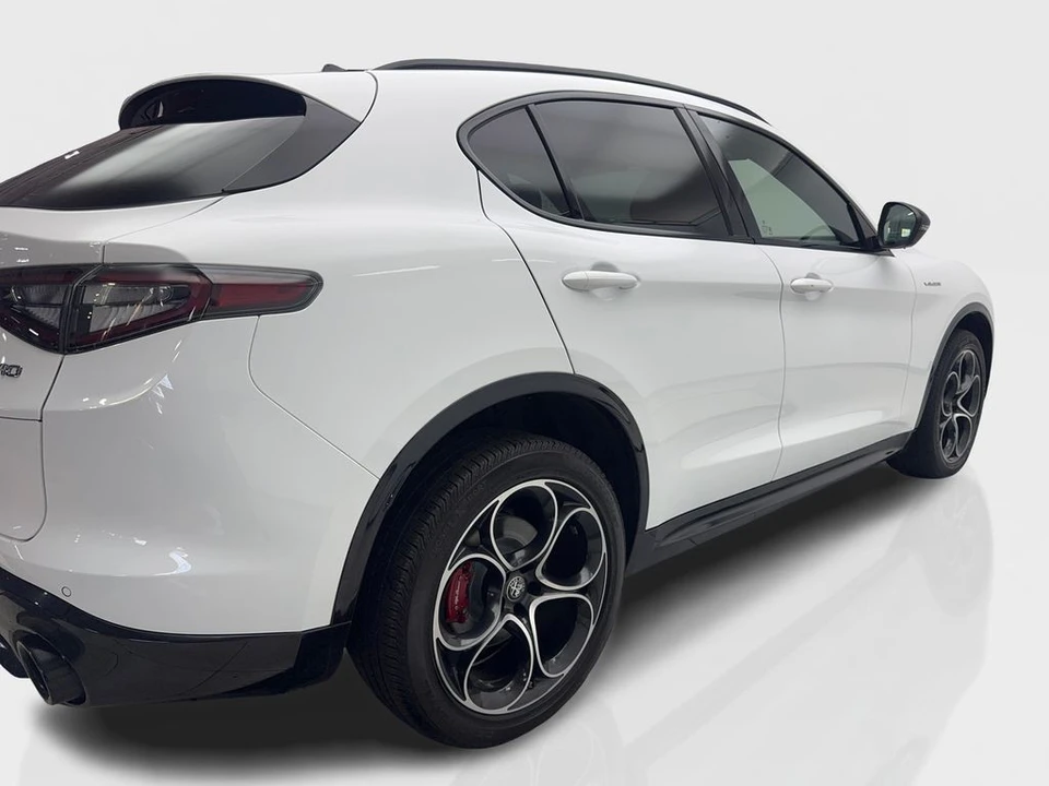2024 Alfa Romeo Stelvio - Image 13 of 21