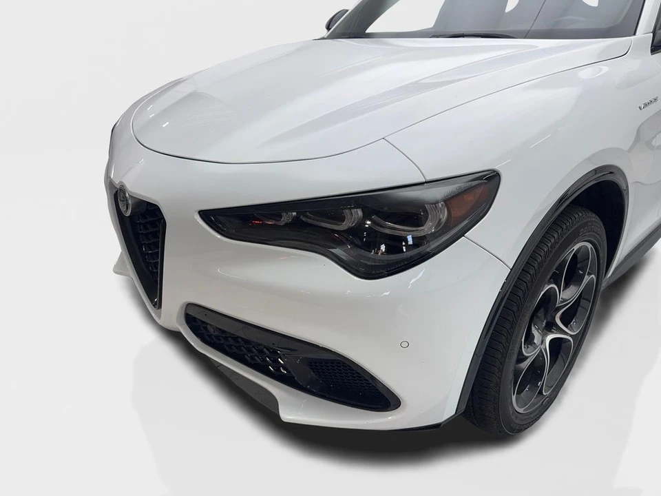 2024 Alfa Romeo Stelvio - Image 16 of 21