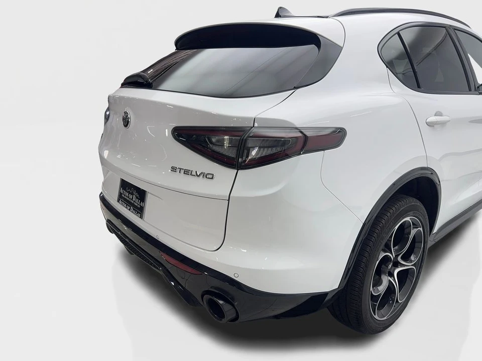 2024 Alfa Romeo Stelvio - Image 18 of 21