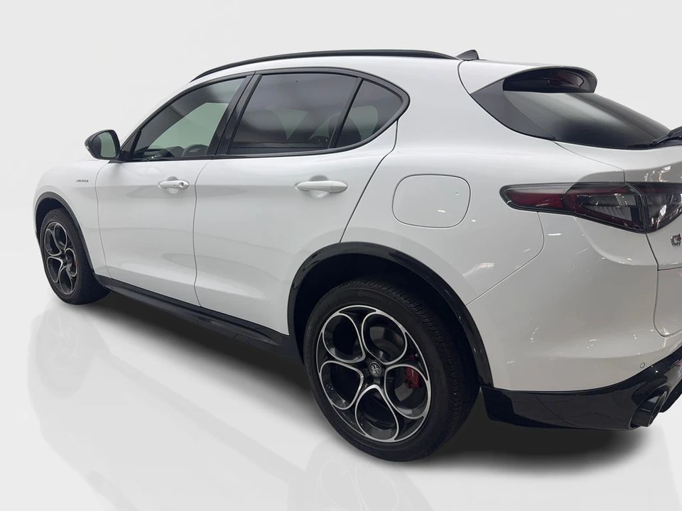 2024 Alfa Romeo Stelvio - Image 14 of 21