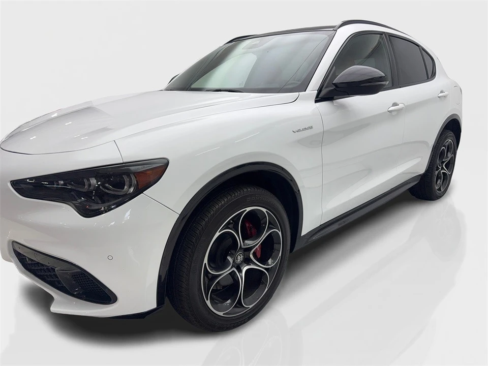2024 Alfa Romeo Stelvio - Image 11 of 12