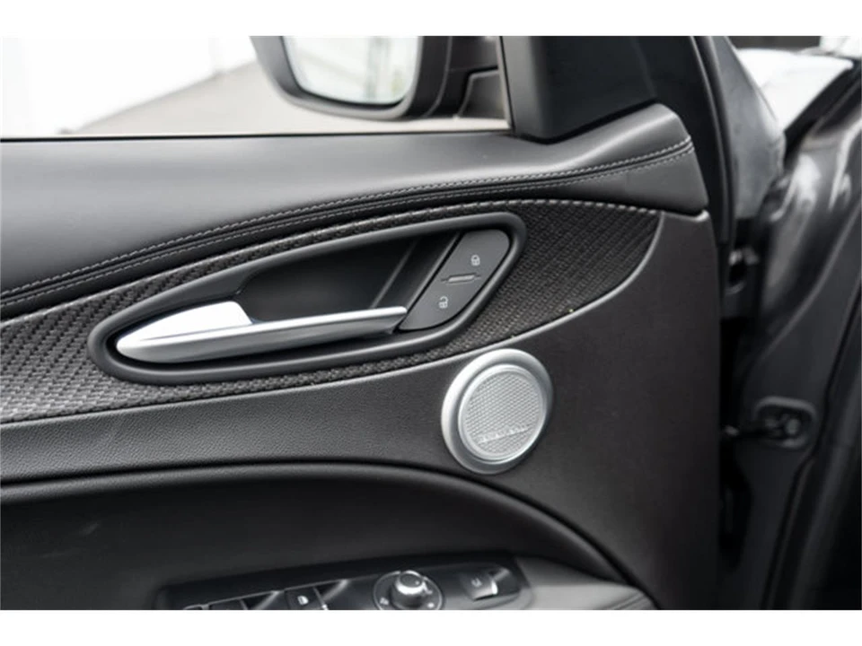 2024 Alfa Romeo Stelvio - Image 11 of 12