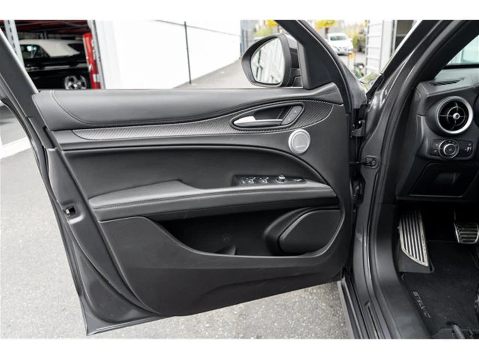 2024 Alfa Romeo Stelvio - Image 10 of 12