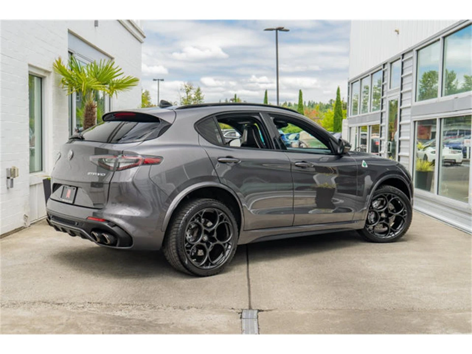 2024 Alfa Romeo Stelvio - Image 7 of 12