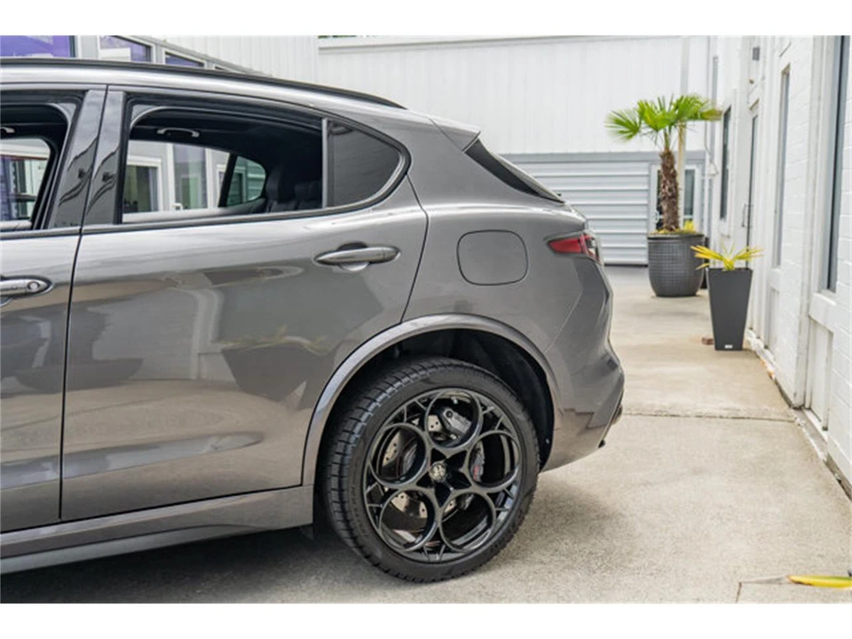 2024 Alfa Romeo Stelvio - Image 5 of 12