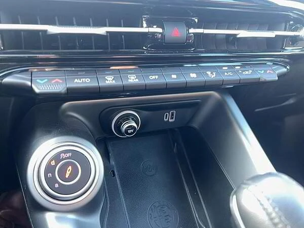 2024 Alfa Romeo Tonale - Image 14 of 17