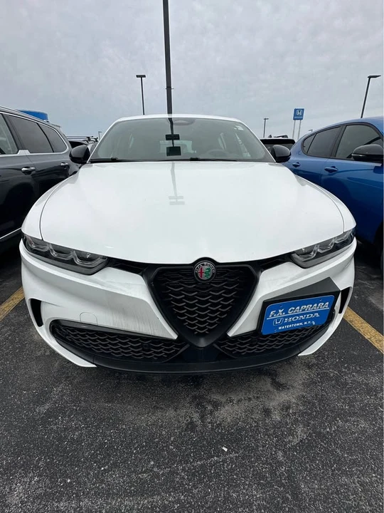 2024 Alfa Romeo Tonale - Image 2 of 9