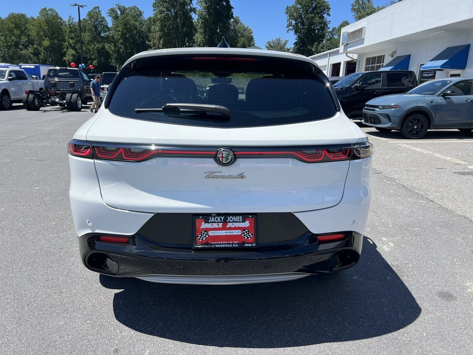 2024 Alfa Romeo Tonale - Image 2 of 31