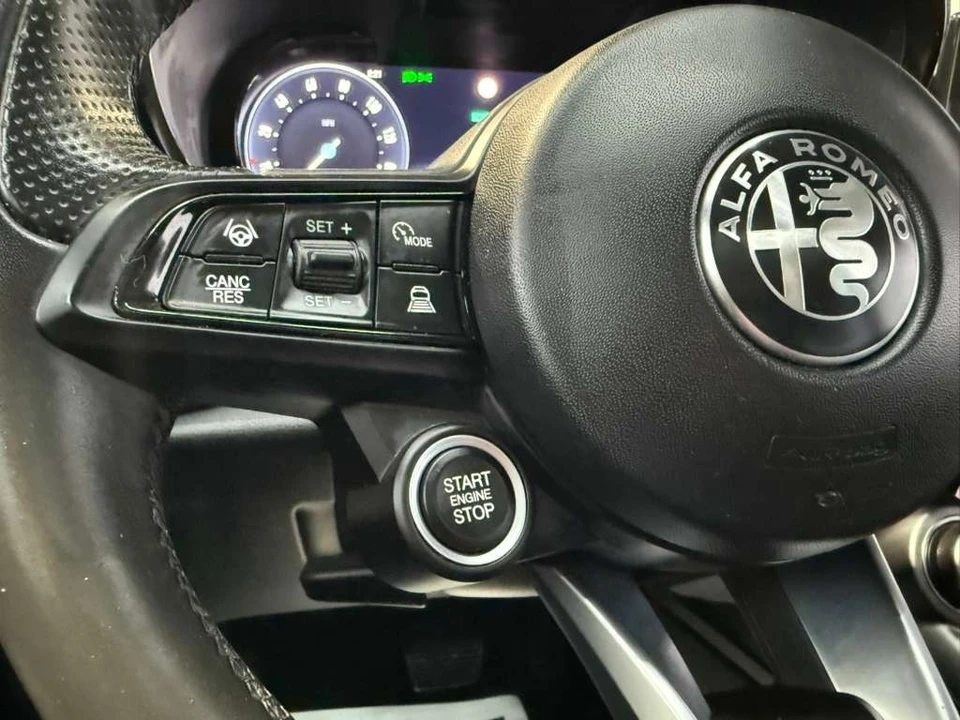 2024 Alfa Romeo Tonale - Image 14 of 31