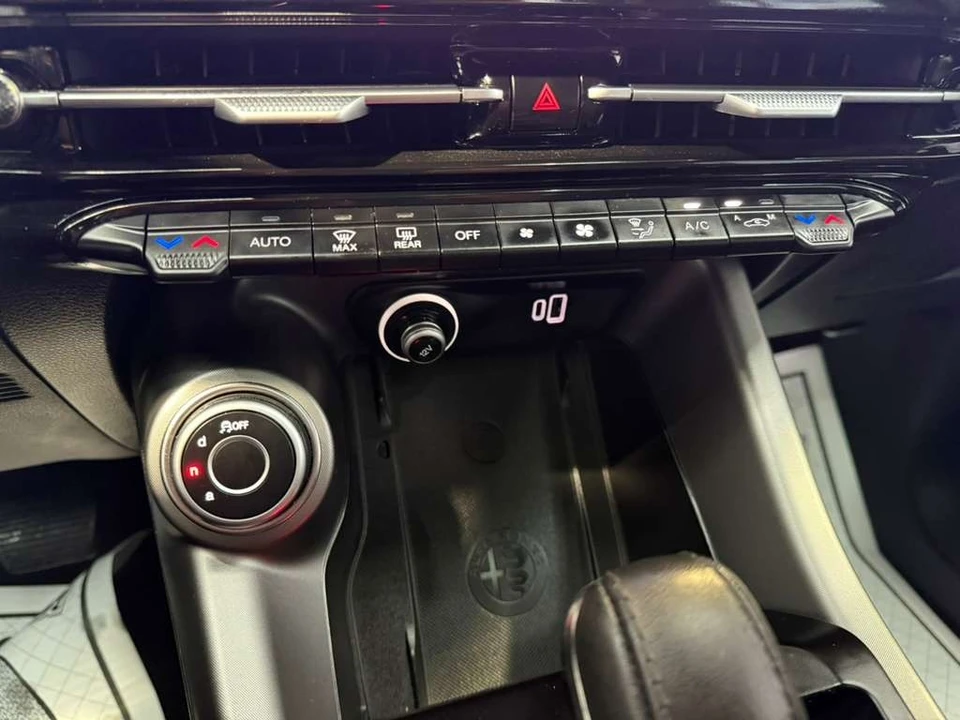 2024 Alfa Romeo Tonale - Image 20 of 31
