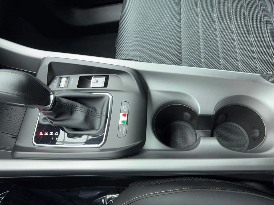 2024 Alfa Romeo - Image 27 of 31