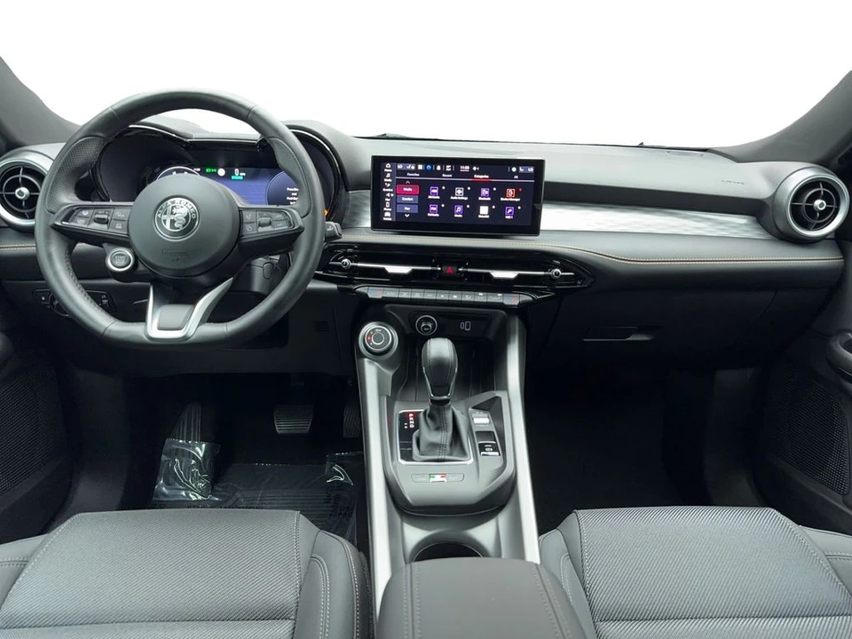 2024 Alfa Romeo - Image 14 of 31