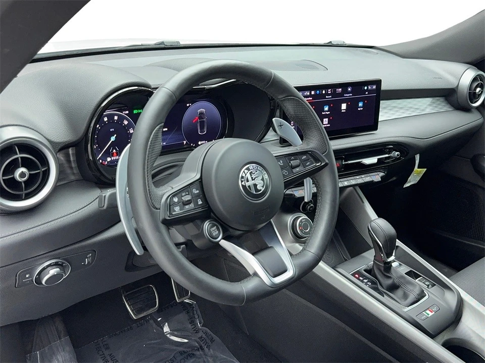 2024 Alfa Romeo Tonale - Image 14 of 21
