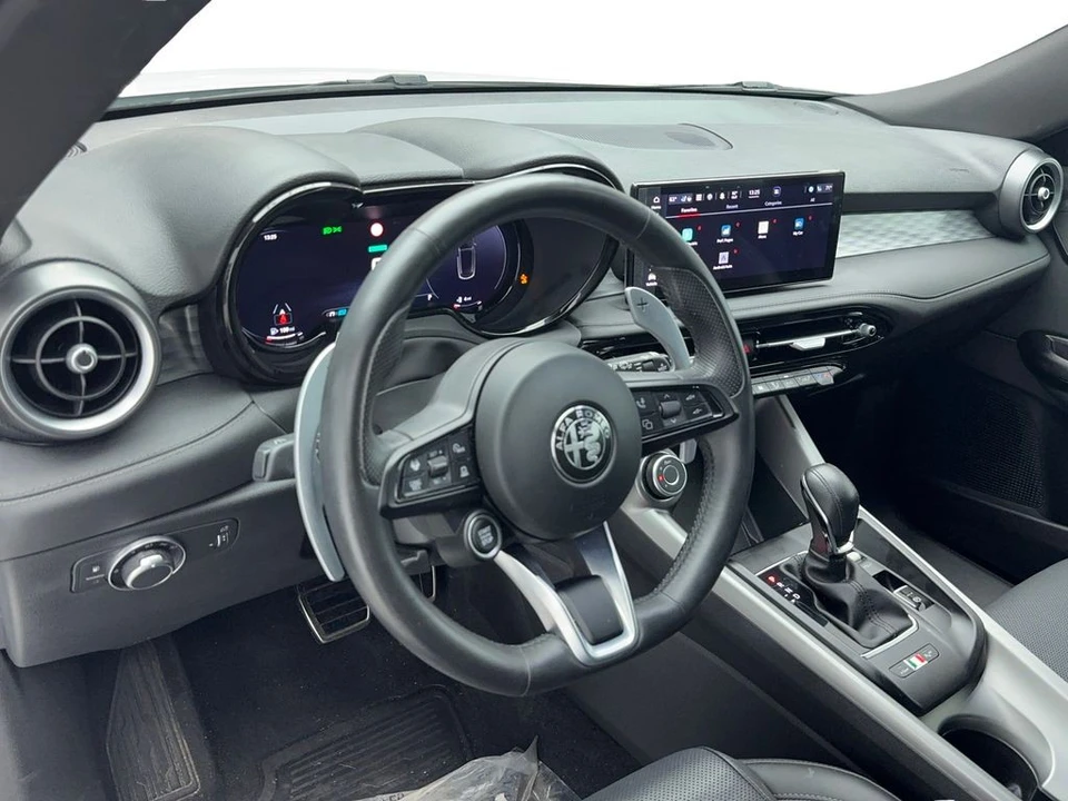 2024 Alfa Romeo Tonale - Image 13 of 21