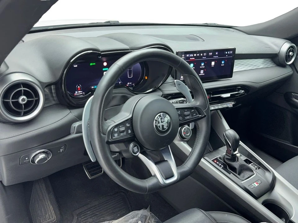 2024 Alfa Romeo Tonale - Image 12 of 31