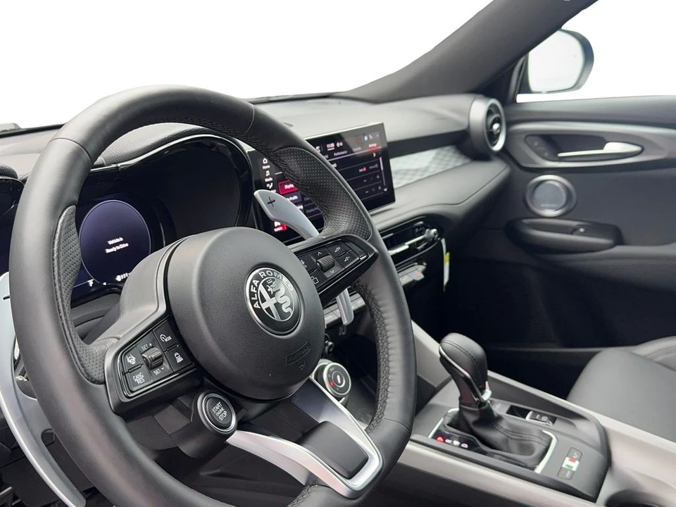 2024 Alfa Romeo Tonale - Image 16 of 21