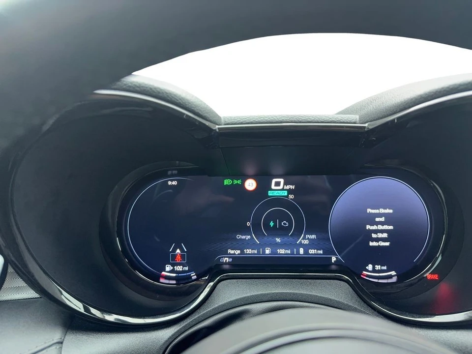 2024 Alfa Romeo - Image 25 of 31