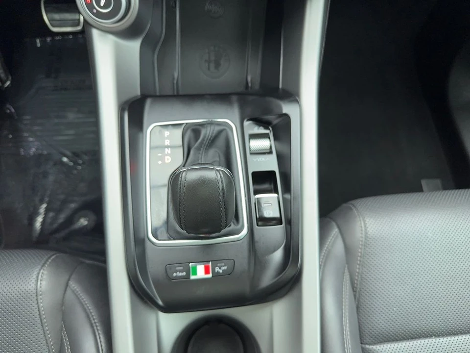 2024 Alfa Romeo - Image 27 of 31