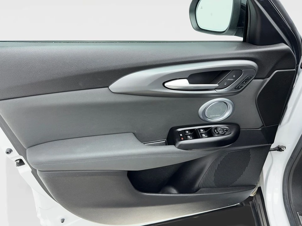 2024 Alfa Romeo - Image 31 of 31