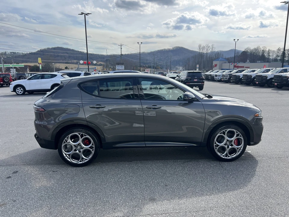 2024 Alfa Romeo Tonale - Image 4 of 12