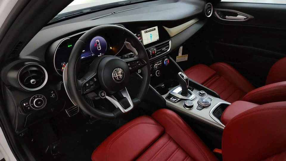 2024 Alfa Romeo Giulia - Image 14 of 20