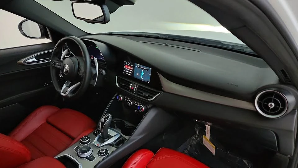 2024 Alfa Romeo Giulia - Image 18 of 20