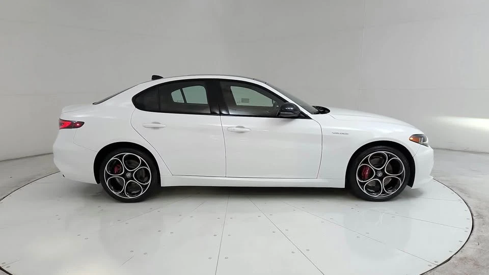 2024 Alfa Romeo Giulia - Image 7 of 20